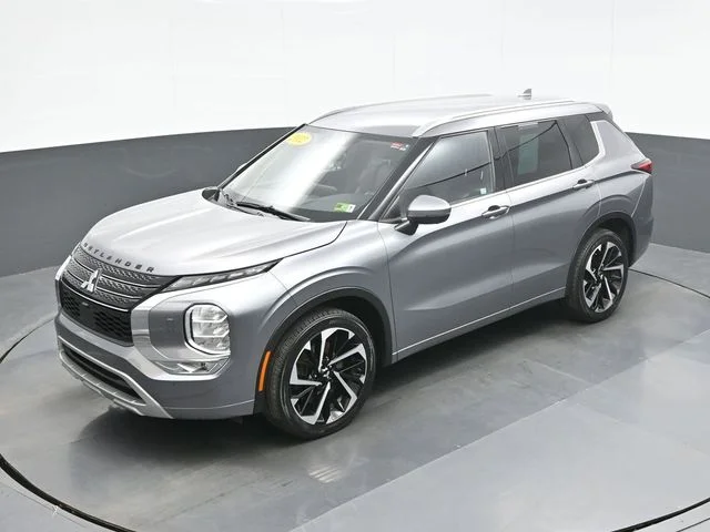 Used 2022  Mitsubishi SEL image 13