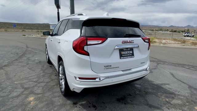 Used 2023 White Frost Tricoat GMC Denali image 7