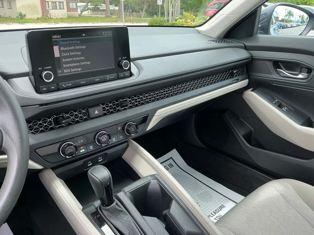 Used 2023  Honda LX image 40