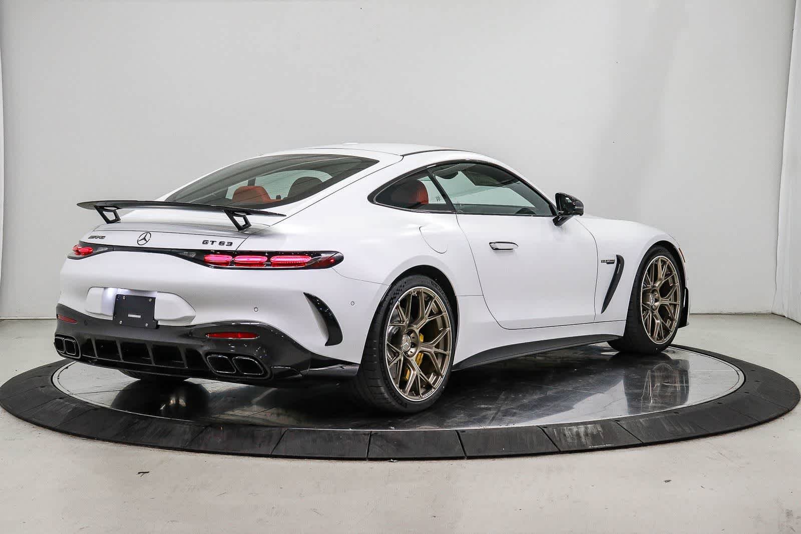 New 2026 MANUFAKTUR opalite white magno Mercedes-Benz AMG® GT 63 image 4