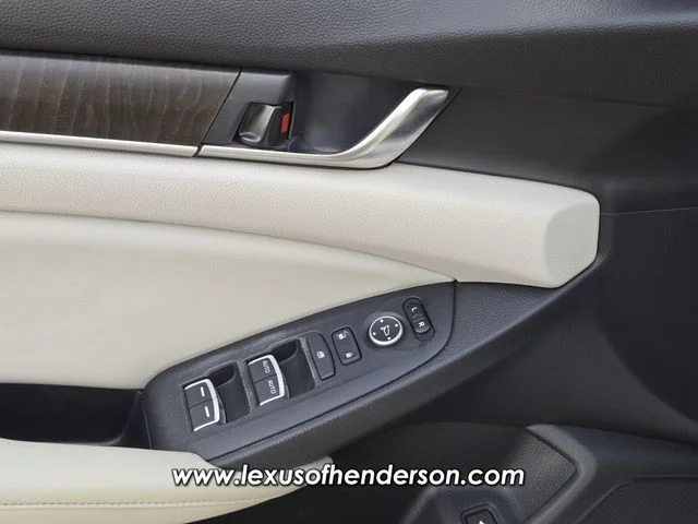 Used 2018 White Honda EX image 20