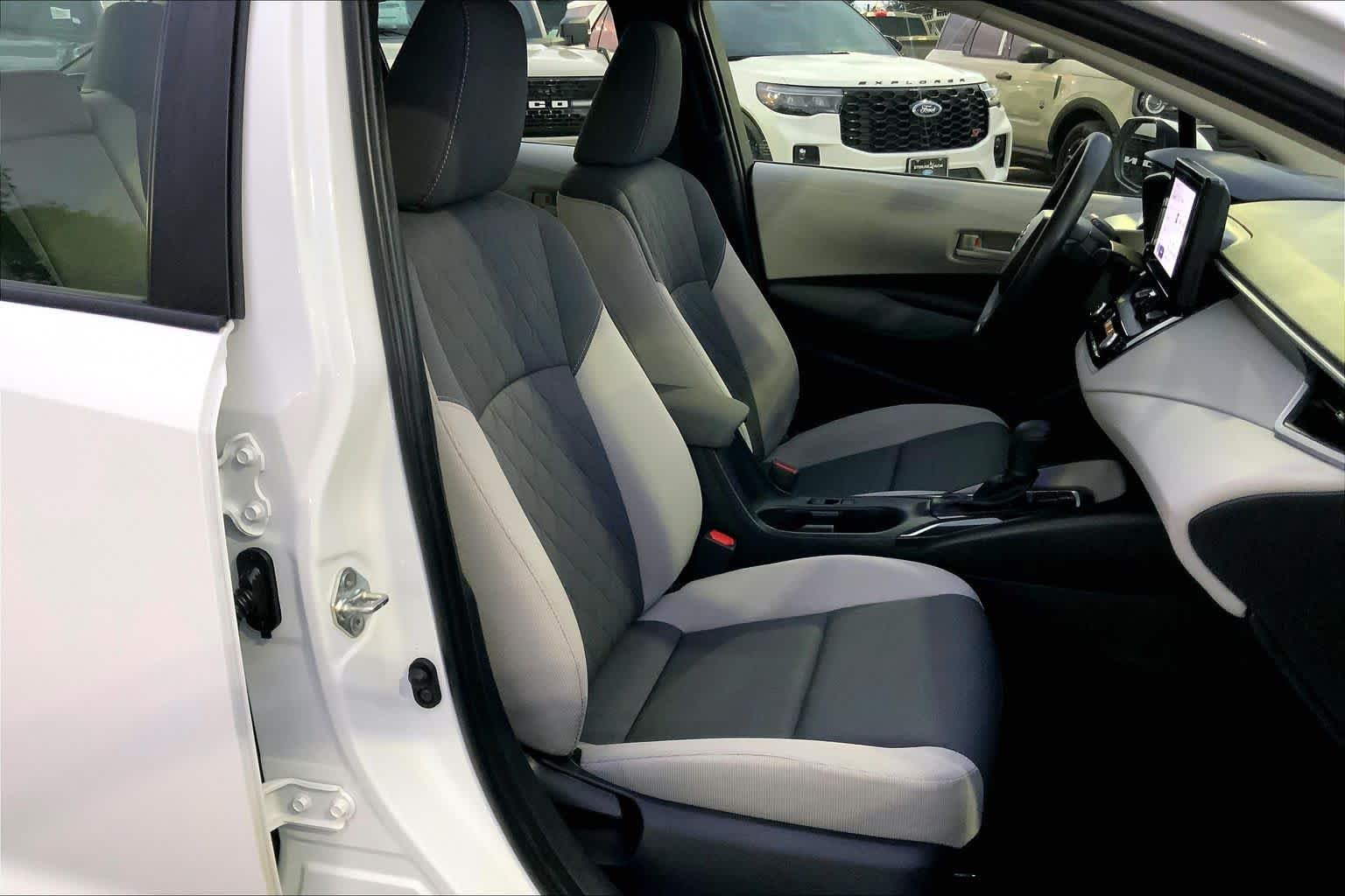 Used 2023 Ice Cap Toyota LE image 9