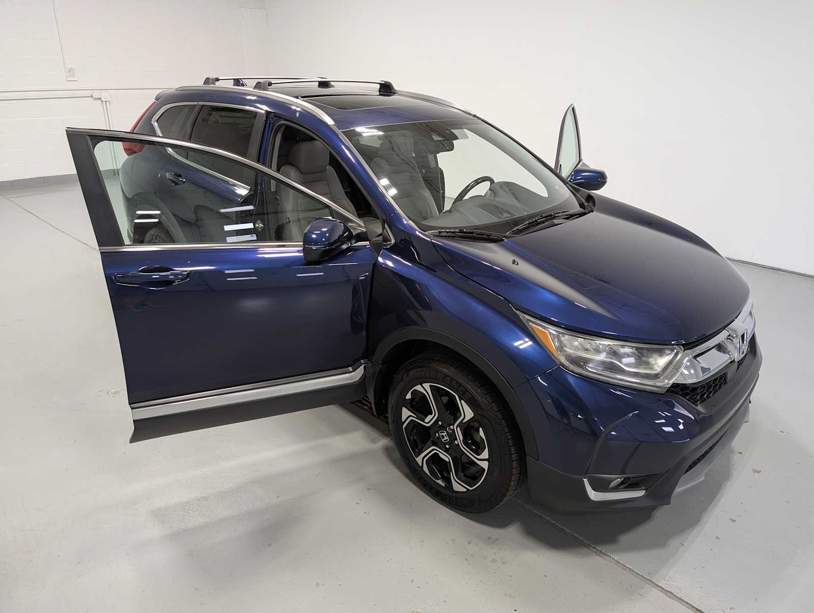 Used 2018 Obsidian Blue Pearl Honda Touring image 16