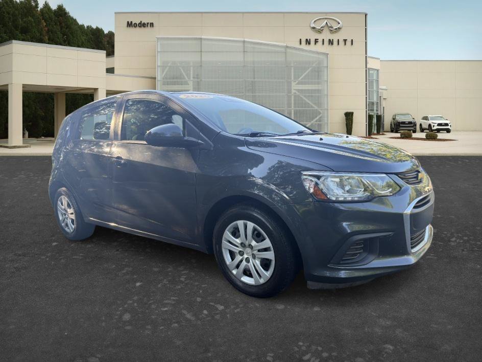 Used 2020 Nightfall Gray Metallic Chevrolet LT image 3