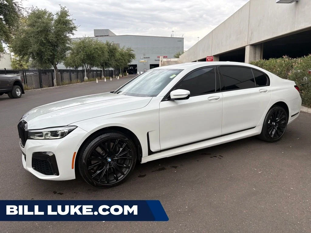 Used 2022 White BMW 750i xDrive image 1