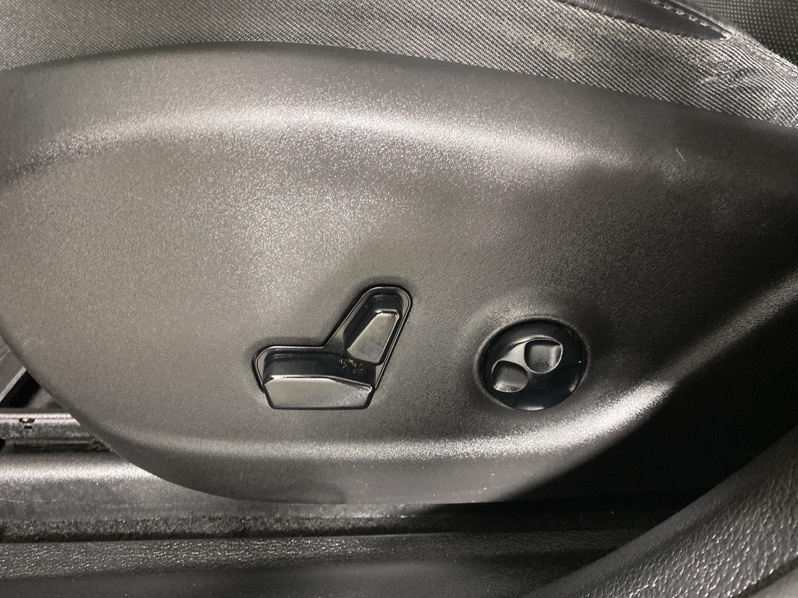 Used 2019 Olive Green Pearlcoat Jeep Limited image 11