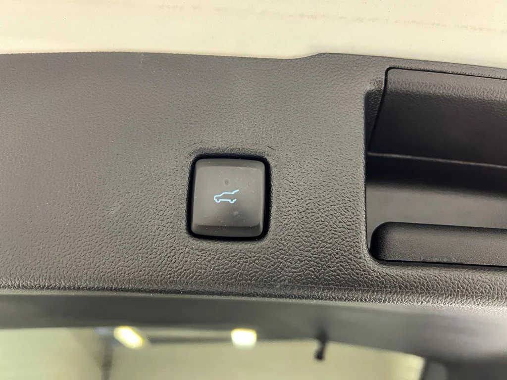 Used 2023 White Ford Platinum image 29