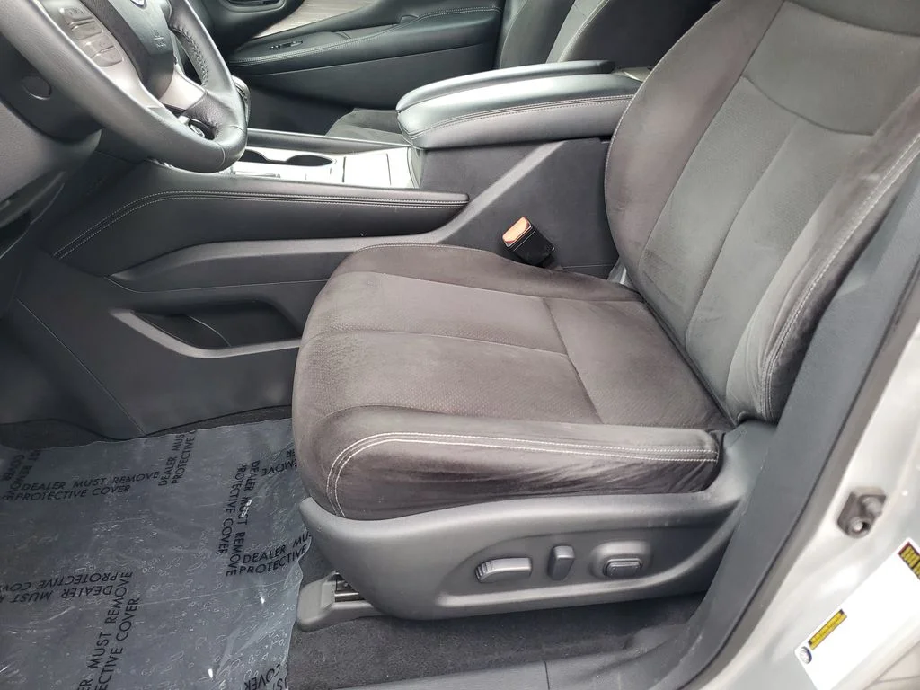 Used 2017 Silver Nissan SV image 22
