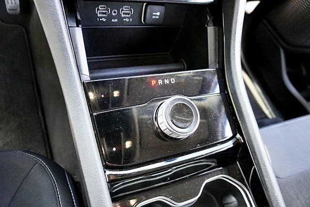 Used 2023 Silver Jeep Laredo image 30