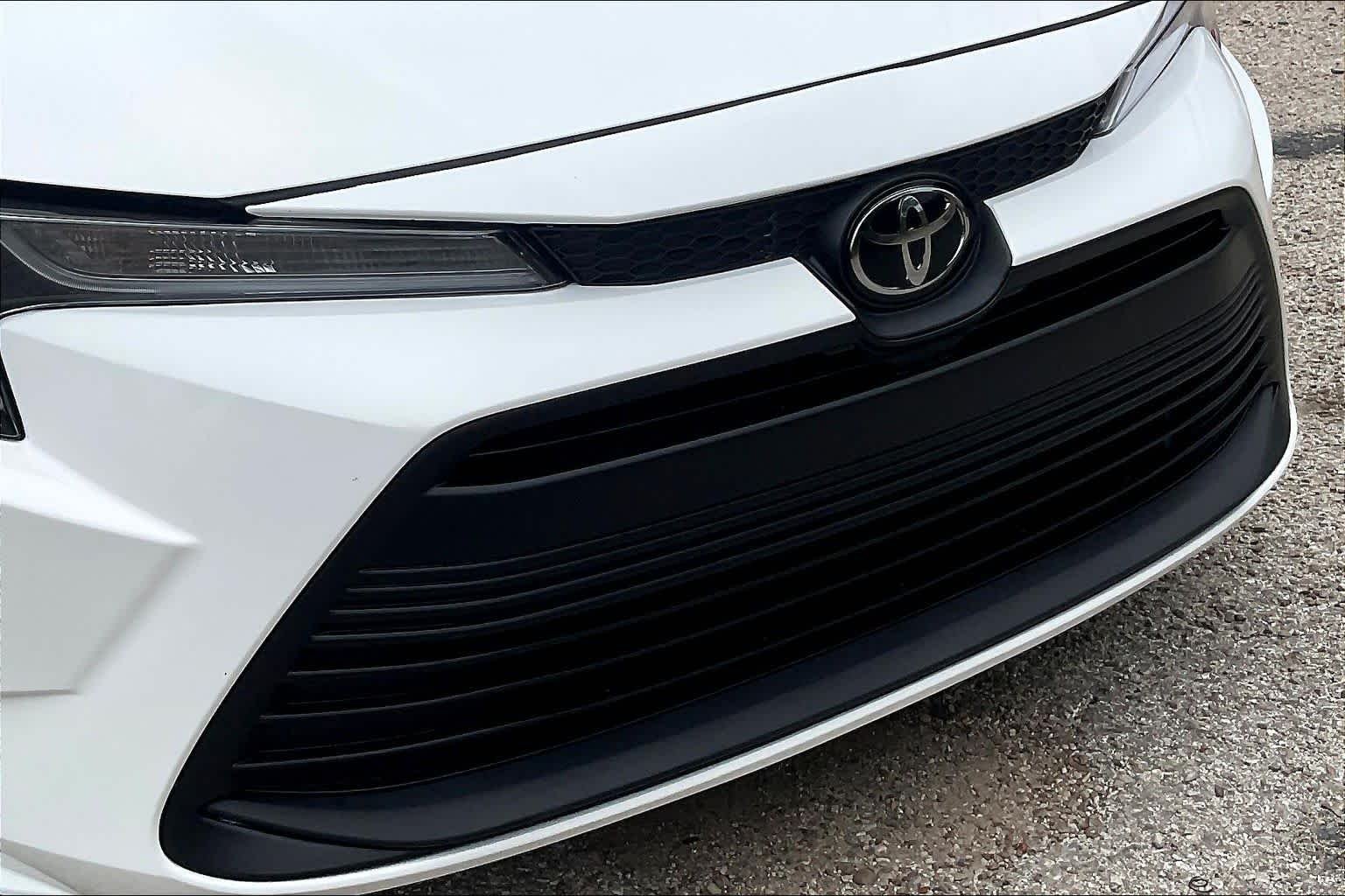 Used 2023 Ice Cap Toyota LE image 29