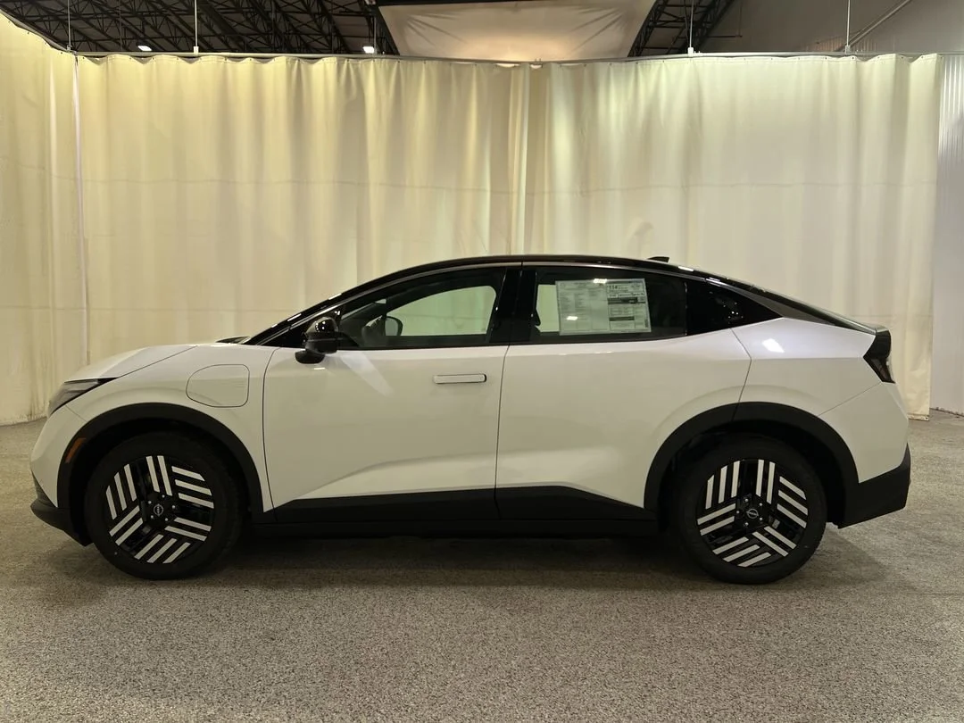New 2026 Everest White Pearl TriCoat / Super Black Two-tone Nissan SV+ image 6