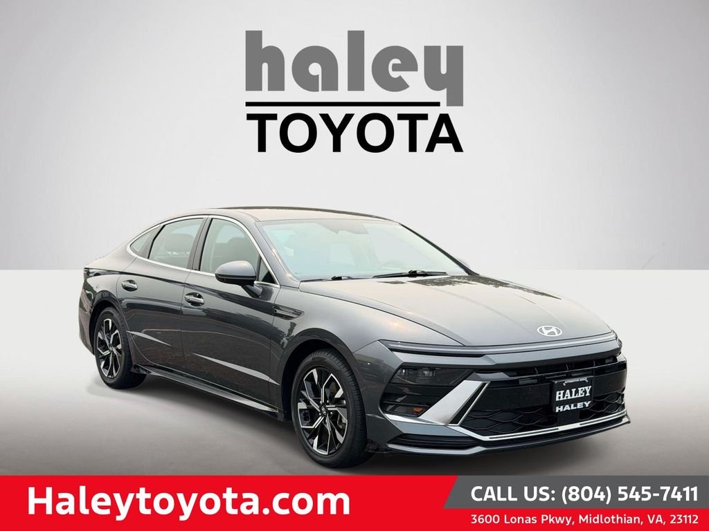 Used 2025 Gray Hyundai SEL image 1