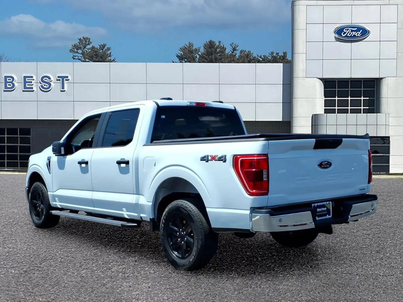 Used 2023 Oxford White Ford XLT image 4