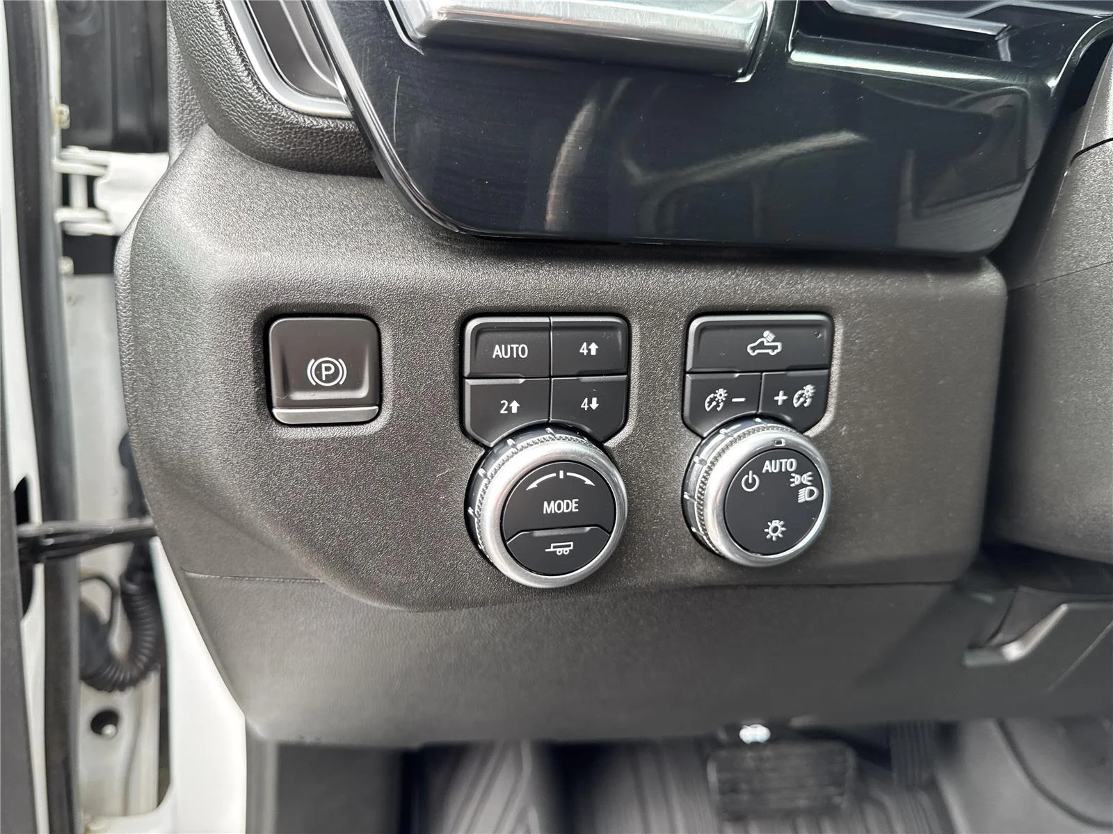 Used 2023 Summit White GMC SLE image 19