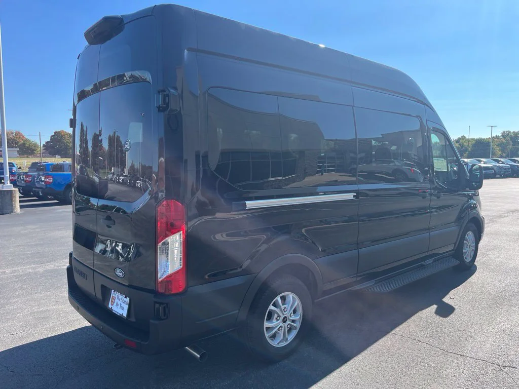 New 2027 Black Ford XL image 5