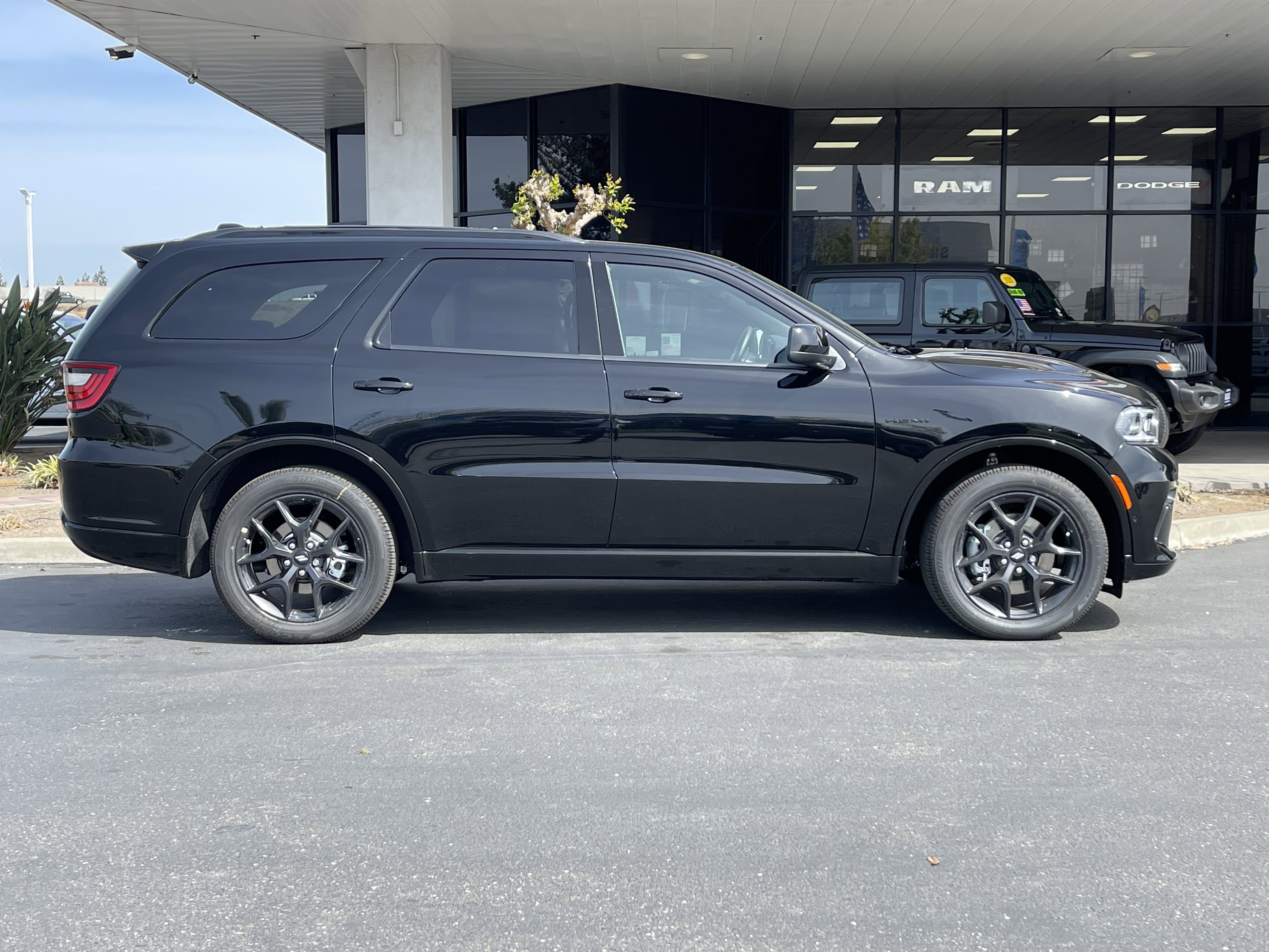 View vehicle photo 5