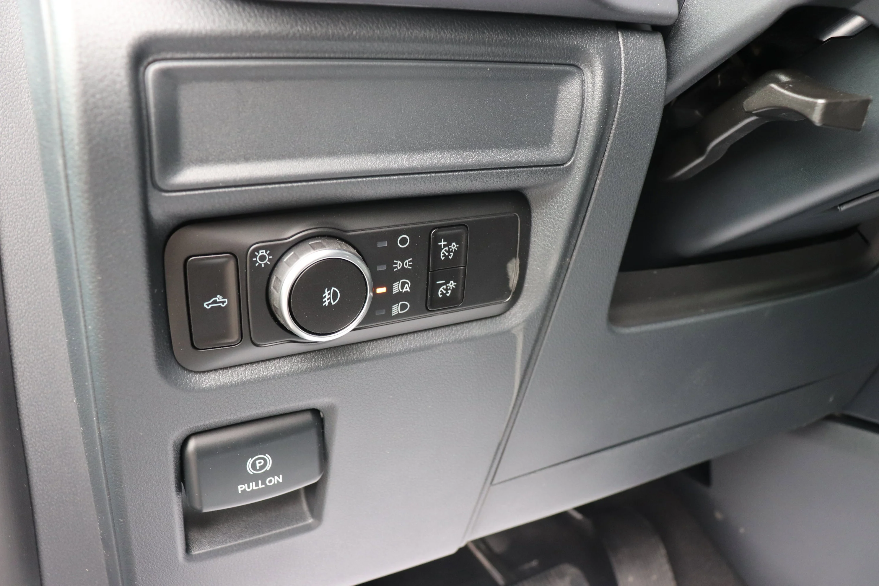 New 2026 CARBONIZED GREY METALLIC Ford XLT image 11