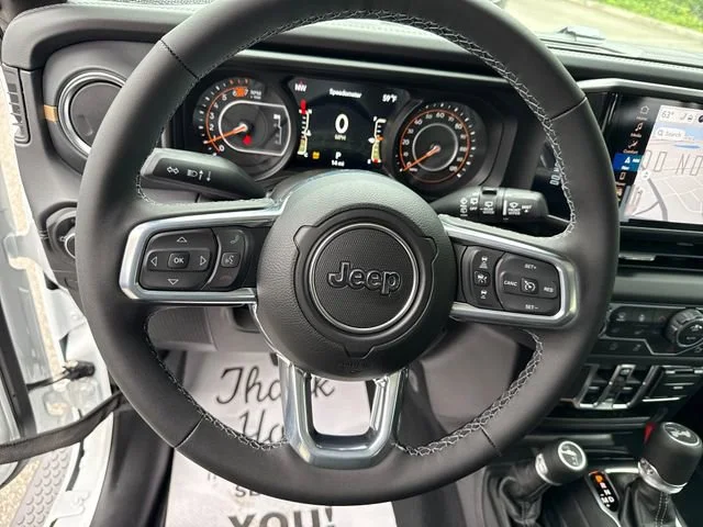 New 2026 Bright White Clear-Coat Exterior Paint Jeep Sahara image 18