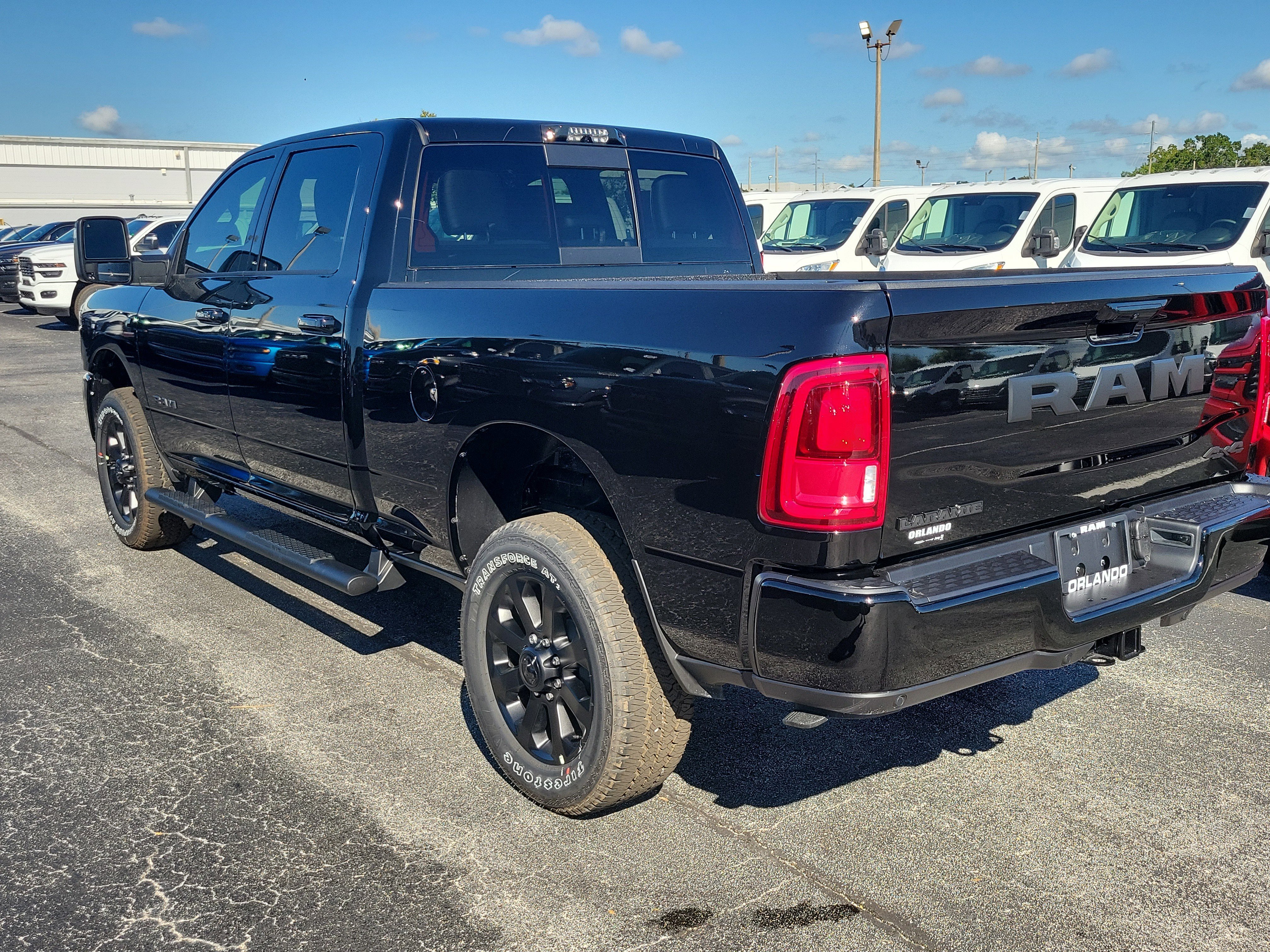 New 2026 Diamond Black Crystal Pearl-Coat Exterior Paint RAM Laramie image 5