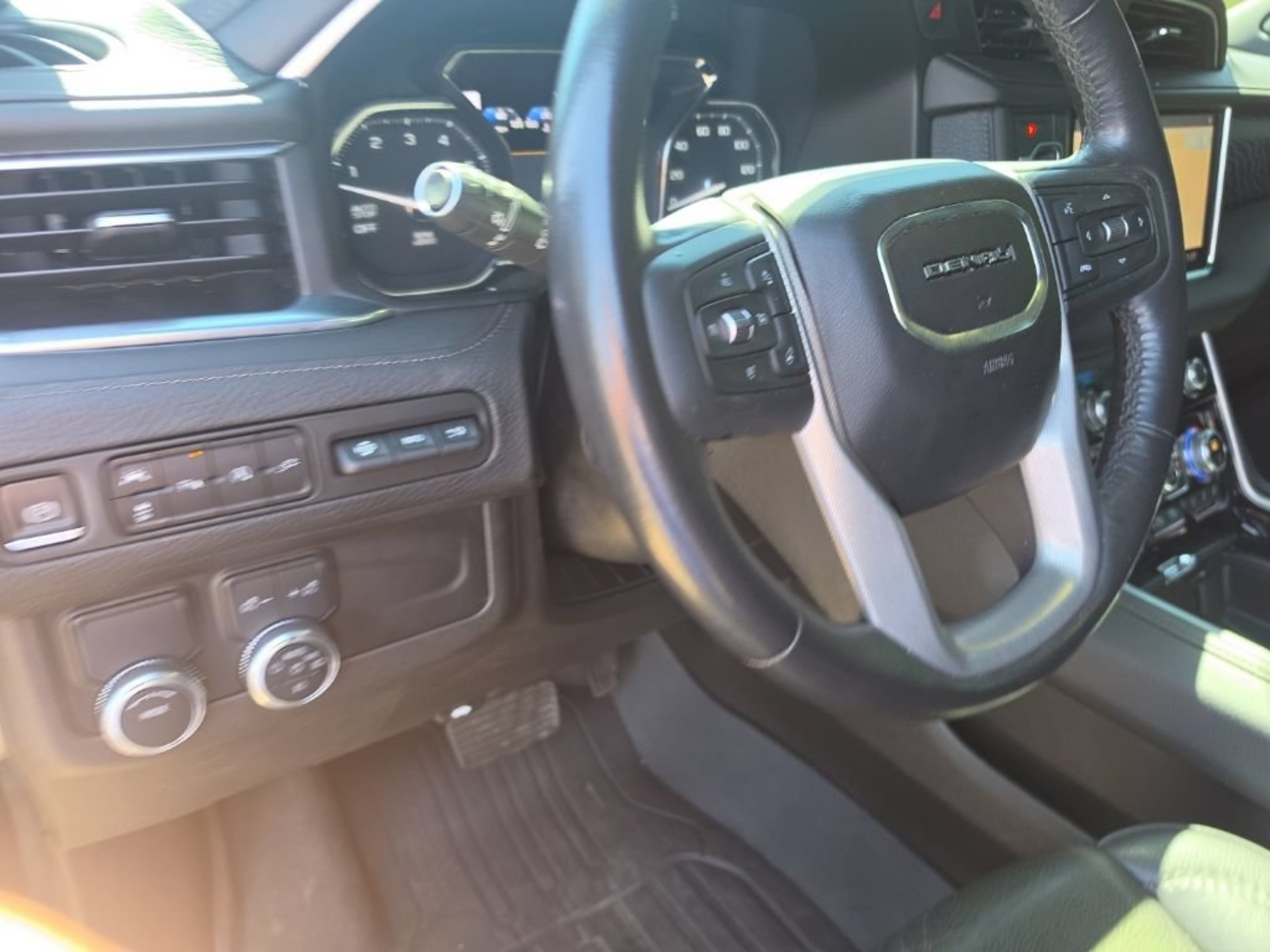 Used 2021 ONYX BLACK GMC Denali image 18