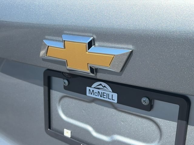 New 2027 Sterling Gray Metallic Chevrolet LT image 31