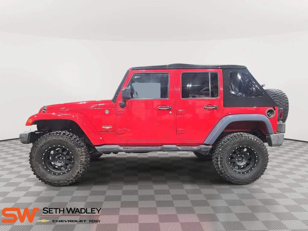 Used 2015 Red Jeep Sahara image 4