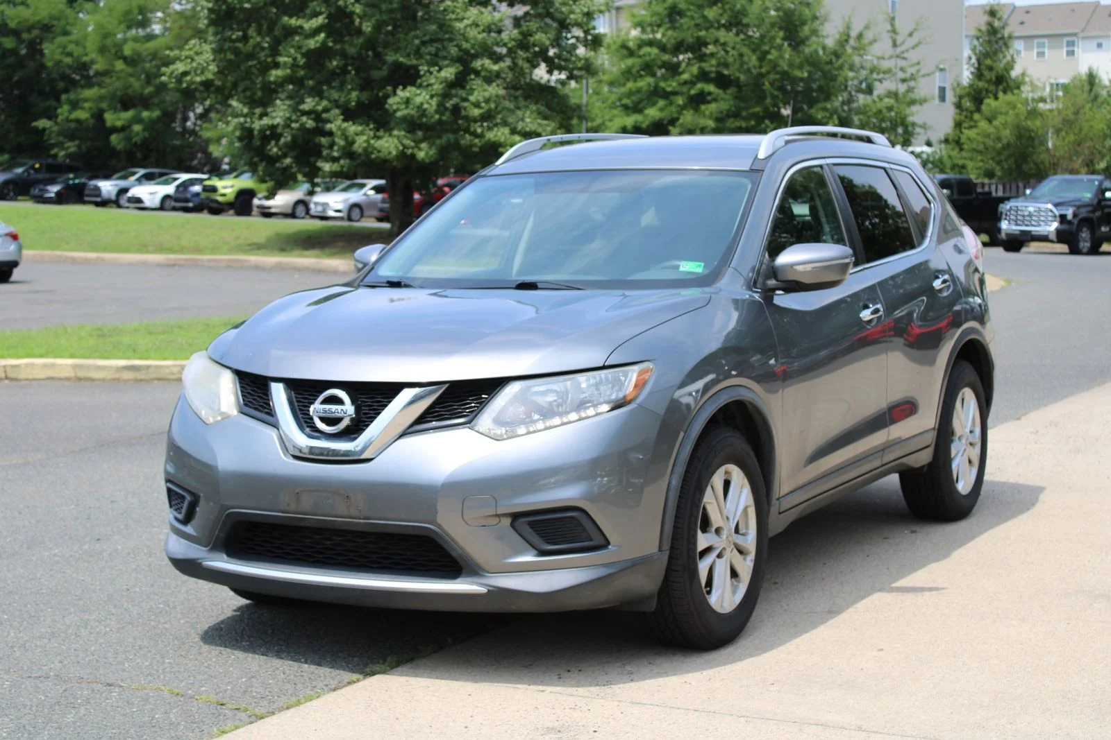 Used 2015 Gray Nissan SV image 3