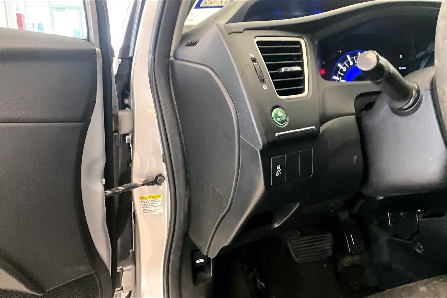 Used 2014 Alabaster Silver Metallic Honda LX image 29