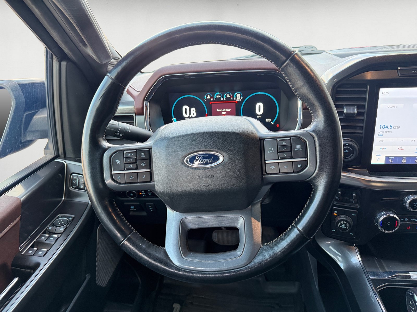Used 2023 Agate Black Metallic Ford LARIAT image 11