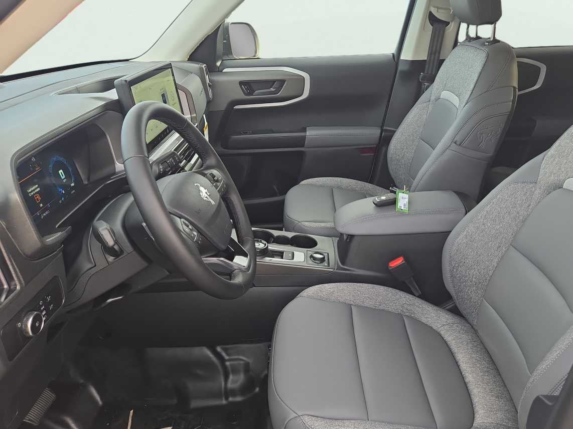 New 2026 Oxford White Ford Badlands® image 9