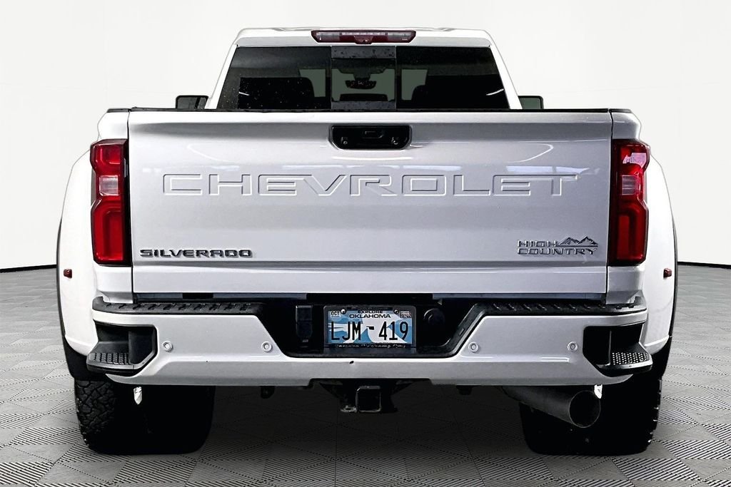 Used 2021 White Chevrolet High Country image 5