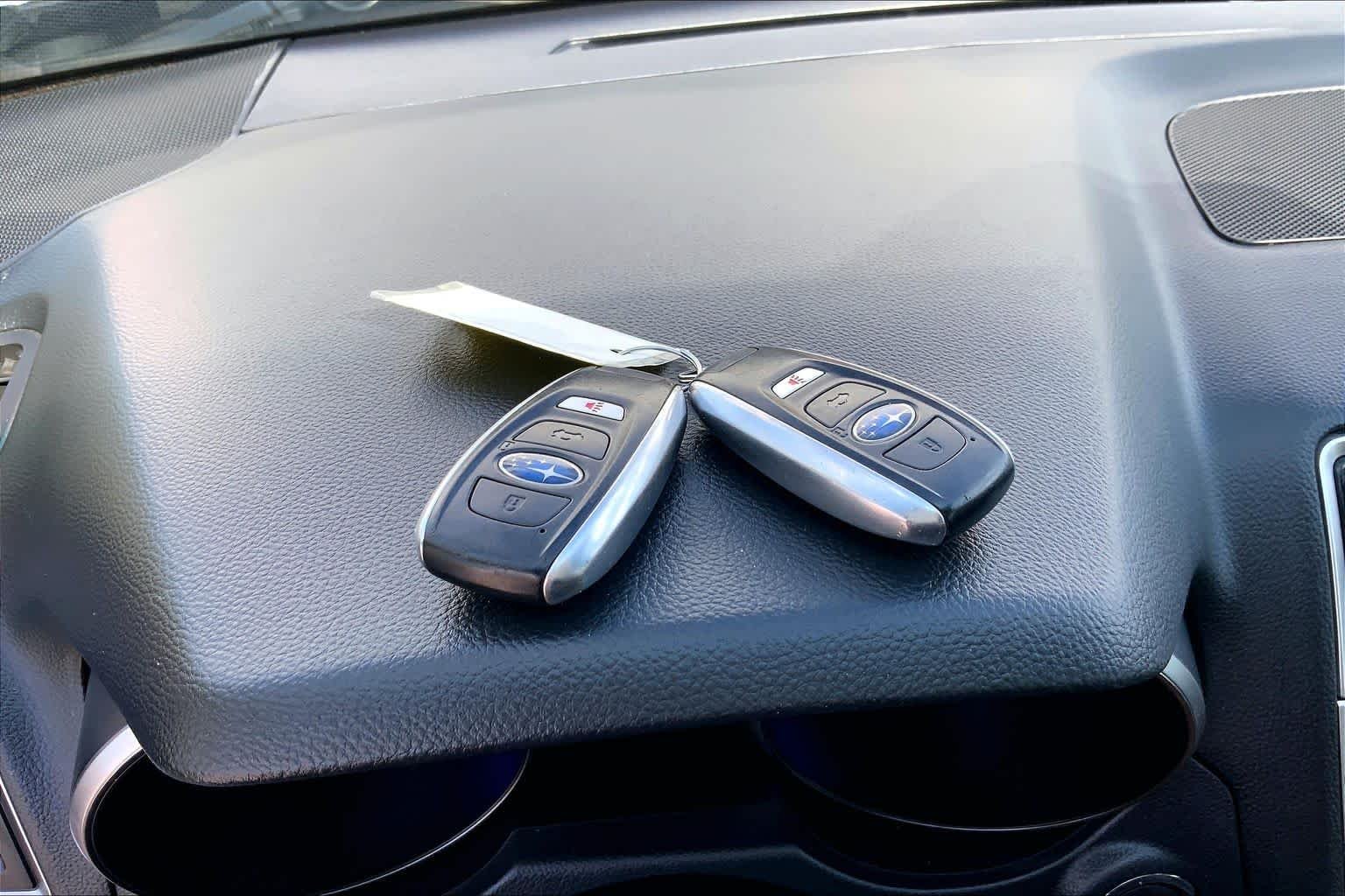 Used 2018 Twilight Blue Metallic Subaru Limited image 12