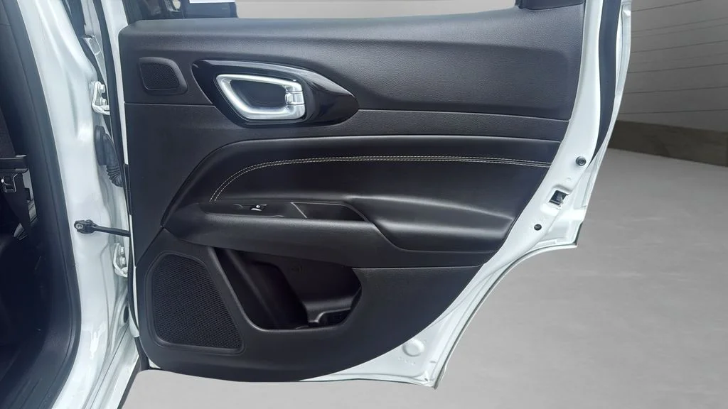 Used 2022 White Jeep High Altitude image 13