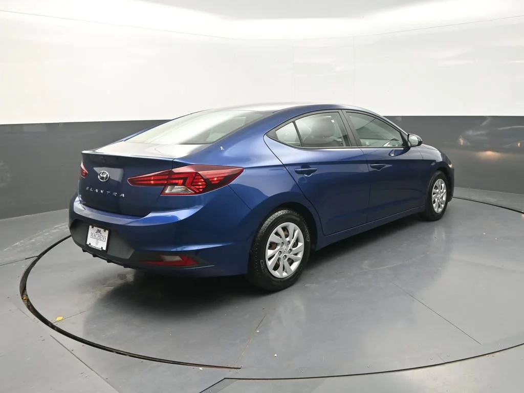 Used 2020 Blue Hyundai SE image 11