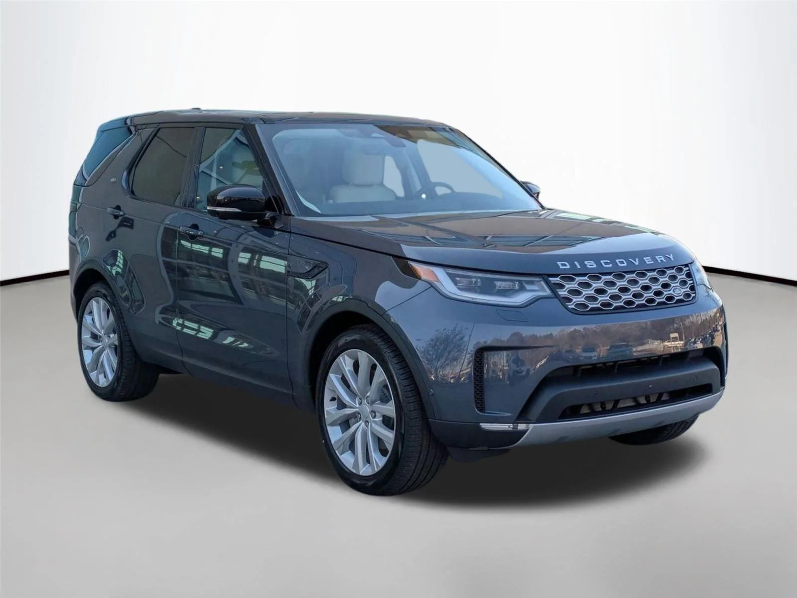 Certified Used 2026 Varesine Blue Metallic Land Rover S image 3