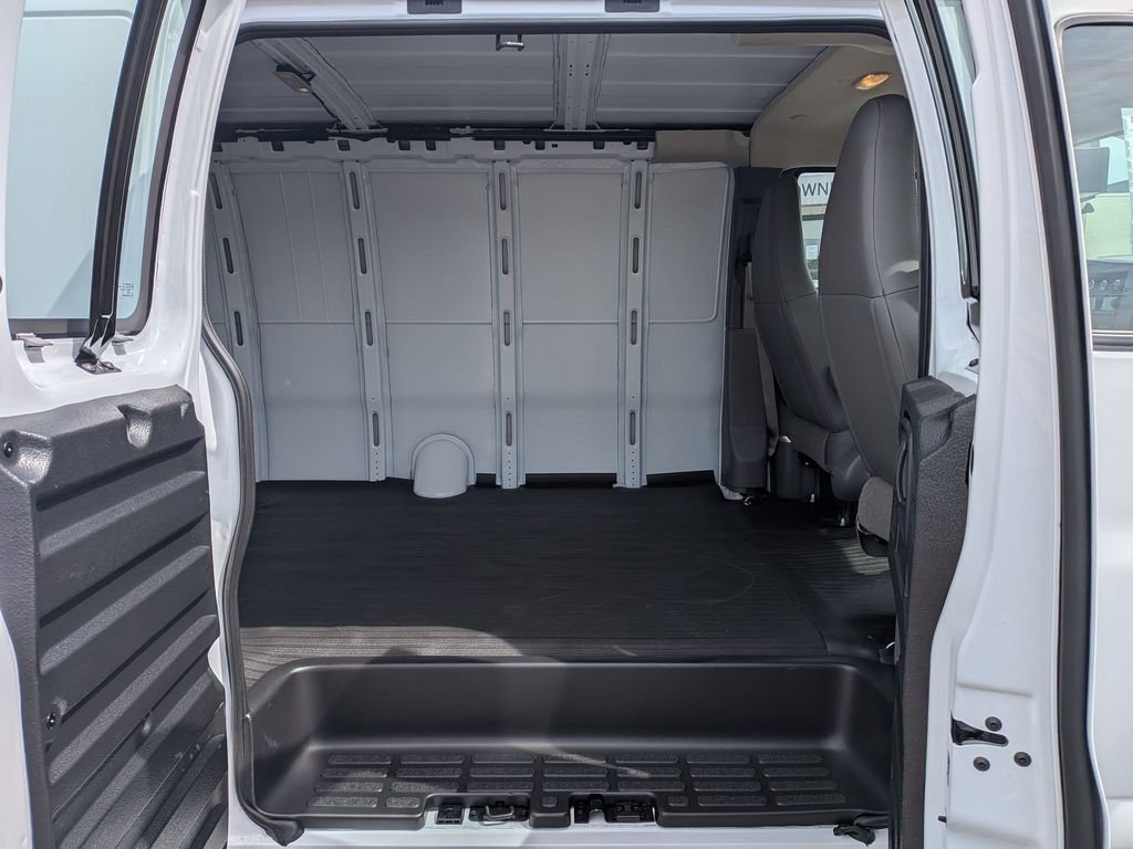 New 2026 Summit White GMC Work Van image 17