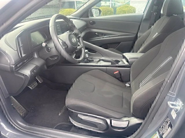 Used 2025 Gray Hyundai SEL Sport image 13