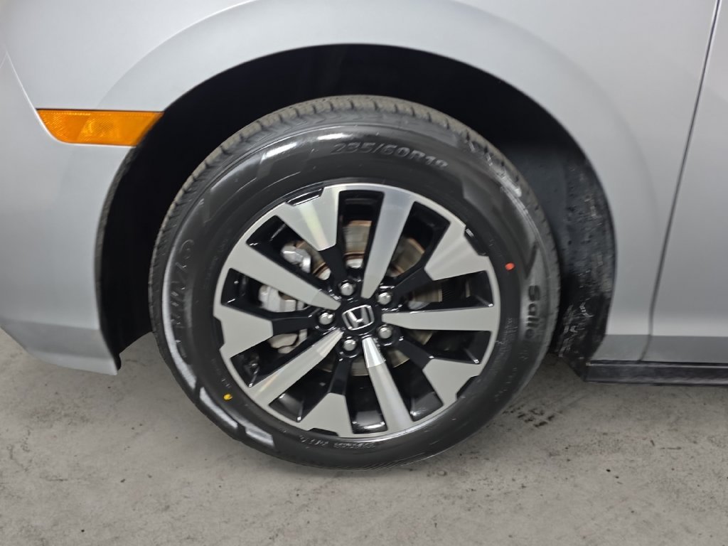 Used 2025  Honda EX-L image 9