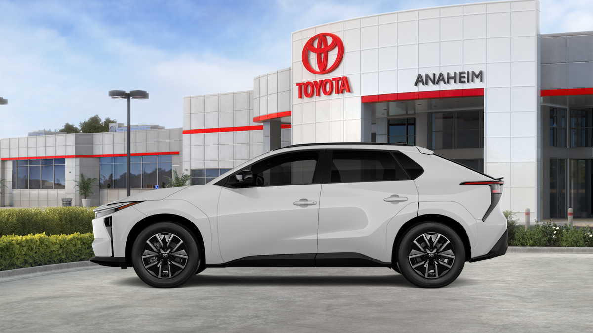 New 2026 Wind Chill Pearl Toyota XLE image 4