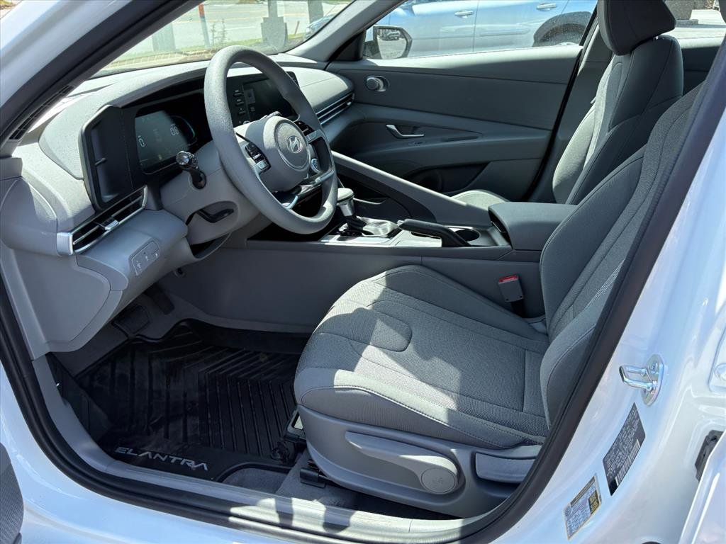 New 2026 Serenity White Pearl Hyundai SE image 11