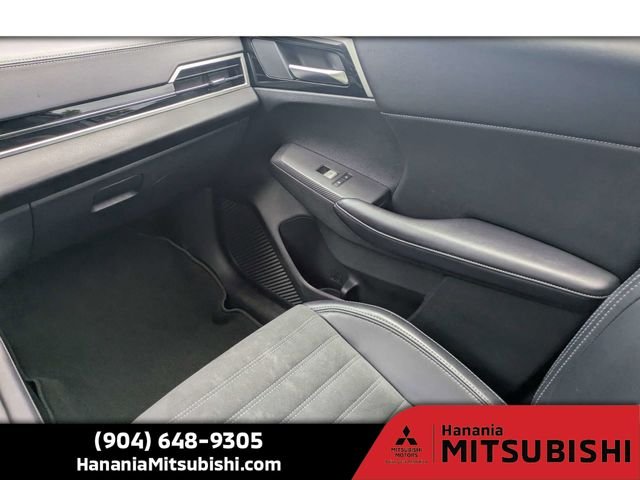 Used 2024  Mitsubishi  image 18