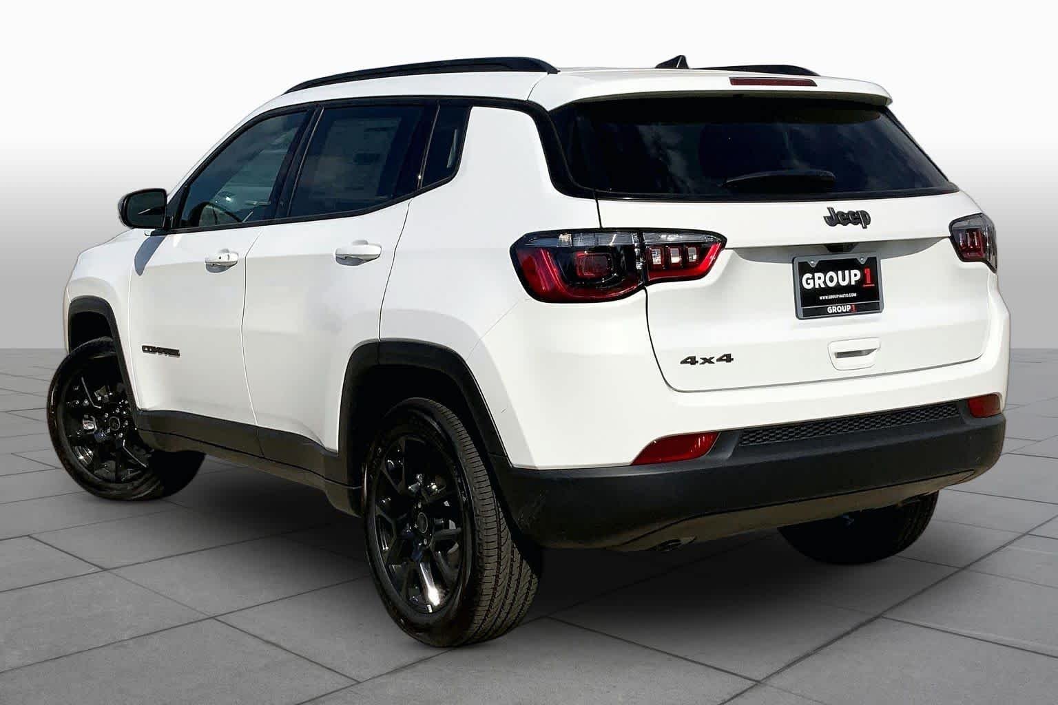 New 2026 Bright White Clearcoat Jeep Latitude Altitude image 12