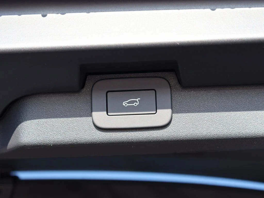 New 2026 Carpathian Grey Land Rover  image 17