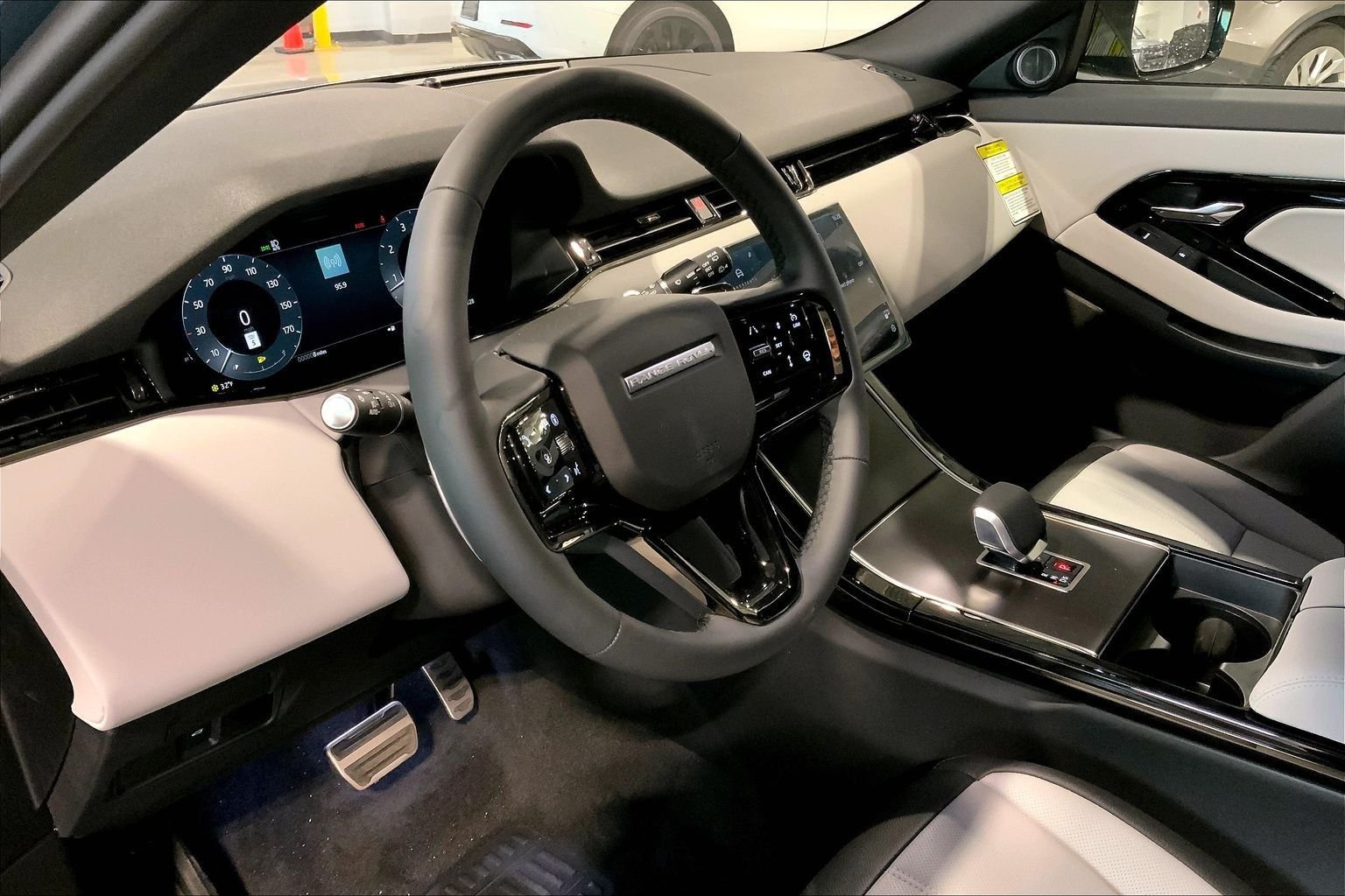 2026 Land Rover Range Rover Evoque Dynamic SE - Photo 8