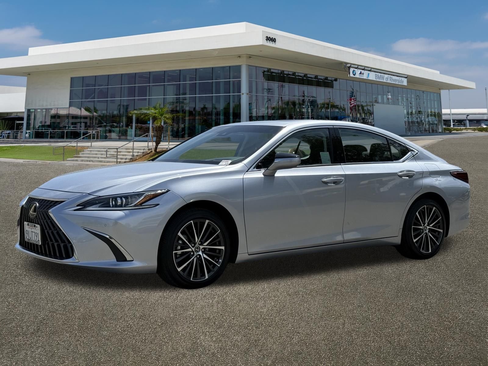 Used 2025 Silver Lexus 300h image 5