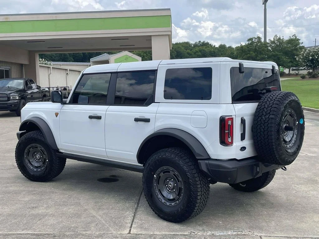 New 2025 Oxford White Ford Badlands® image 5