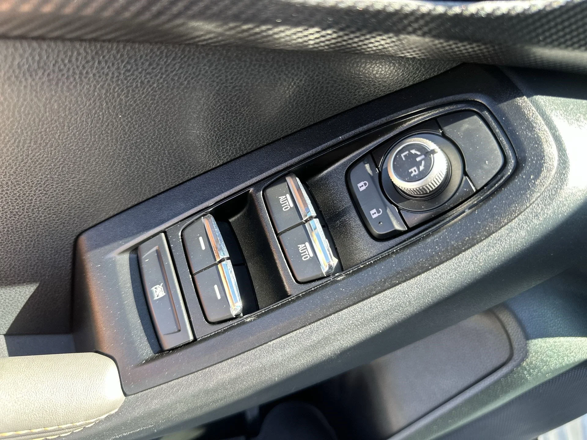 Used 2024 Crystal White Pearl Subaru Limited image 15