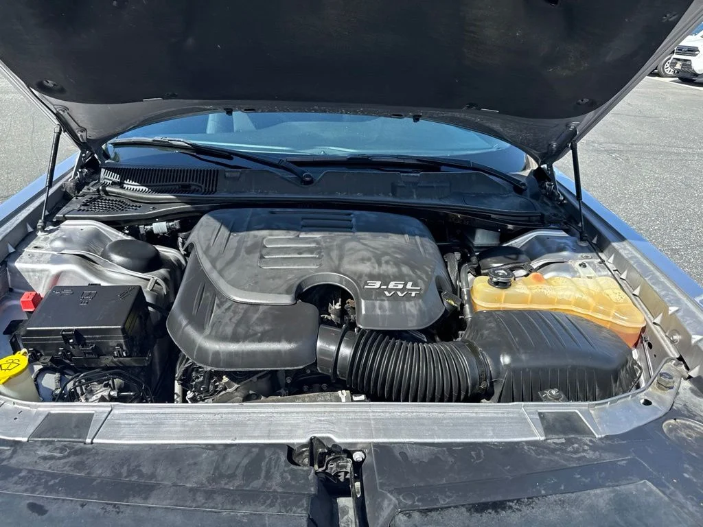 Used 2017 Silver Dodge SXT image 15