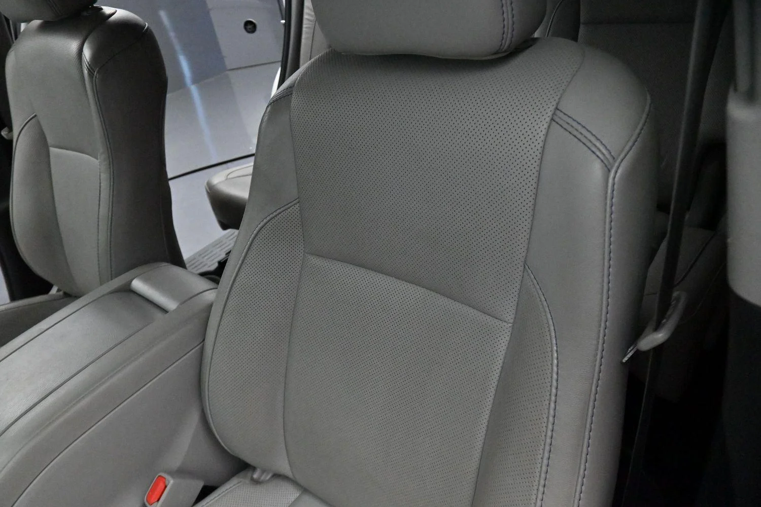 Used 2017 Blizzard Pearl Toyota Limited image 16