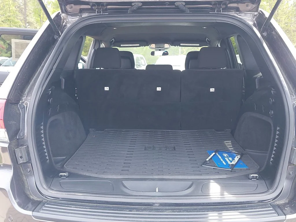 Used 2020 Gray Jeep Laredo E image 12